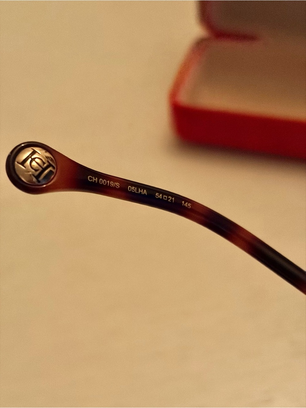Carolina Herrera Brown Gradient Oversized Sunglasses with Gold Accents 54 21 145 - Picture 11 of 13